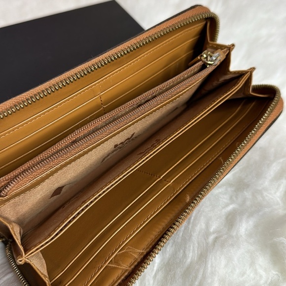 💯Authentic MCM long Wallet 🍀 - Picture 6 of 13